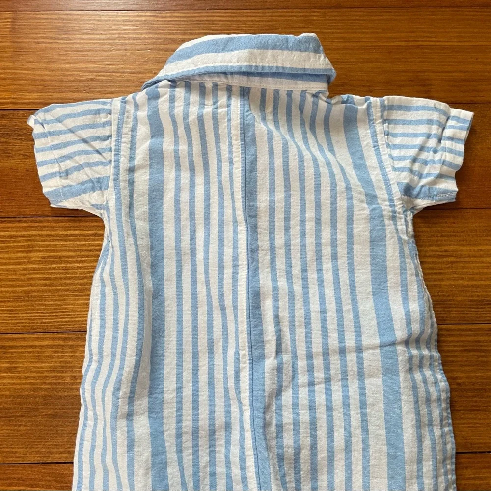 Monica & Andy Light Blue Seersucker Button Romper Size 0-3 Months